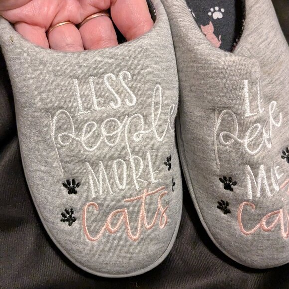 LESS PEOPLE MORE CATS slippers size medium (6.5-7.5) - Picture 2 of 8